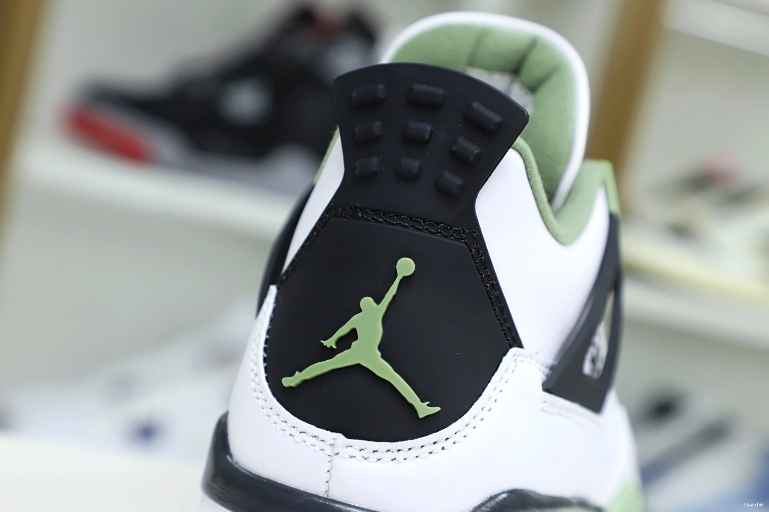 4 JORDAN AIR 